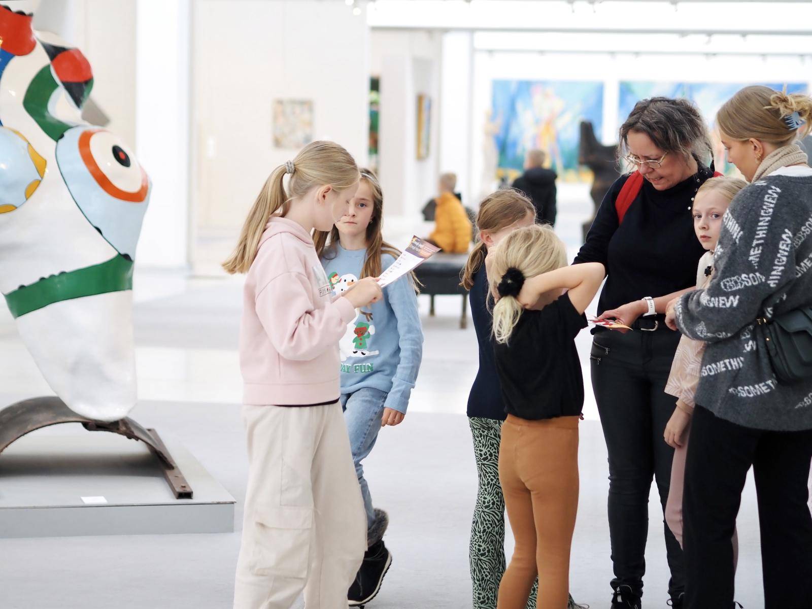 Emojiagt på museet
