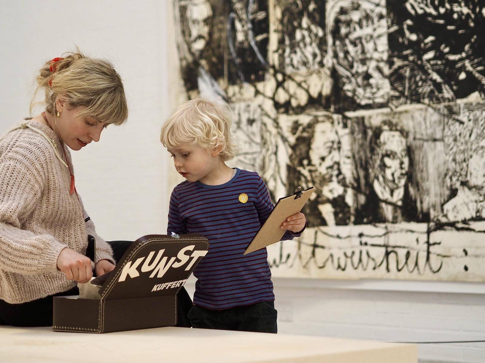 Kunstkuffert i udstillingen